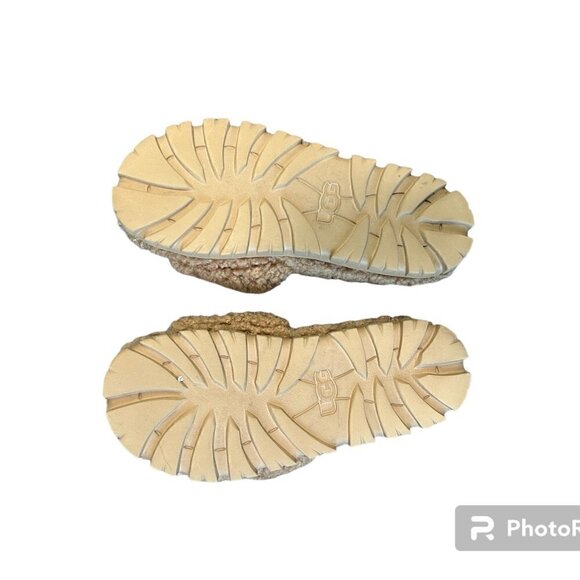 UGG Women's Fluffy Tan Slides - Picture 8 of 8